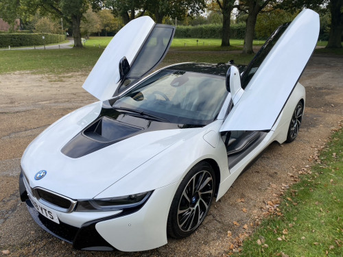 White BMW i8